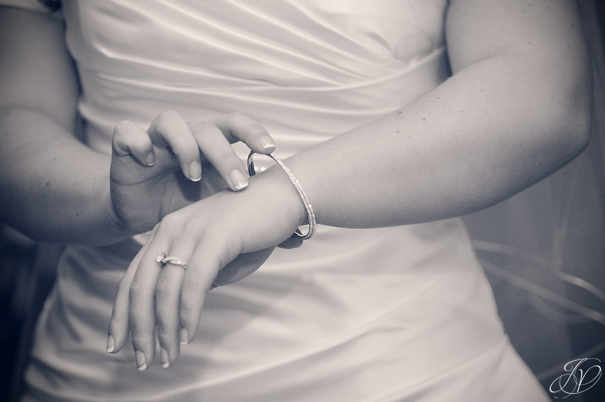 photo of bride getting ready, wedding details