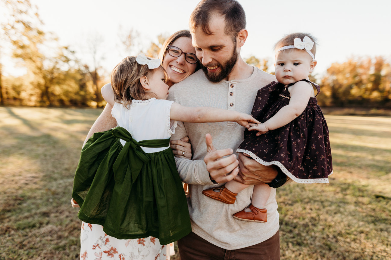 Is a Studio Newborn Session or an In-Home Newborn Session Right for You?