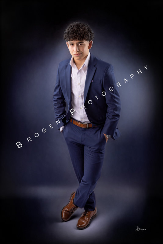 BOOK YOUR SENIOR PORTRAIT TODAY!