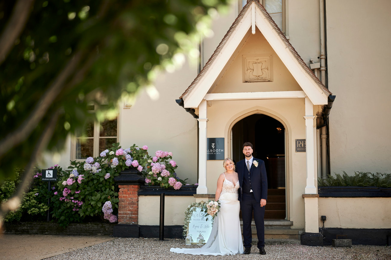 Gaynes Park Summer Wedding - Harriet & Ed