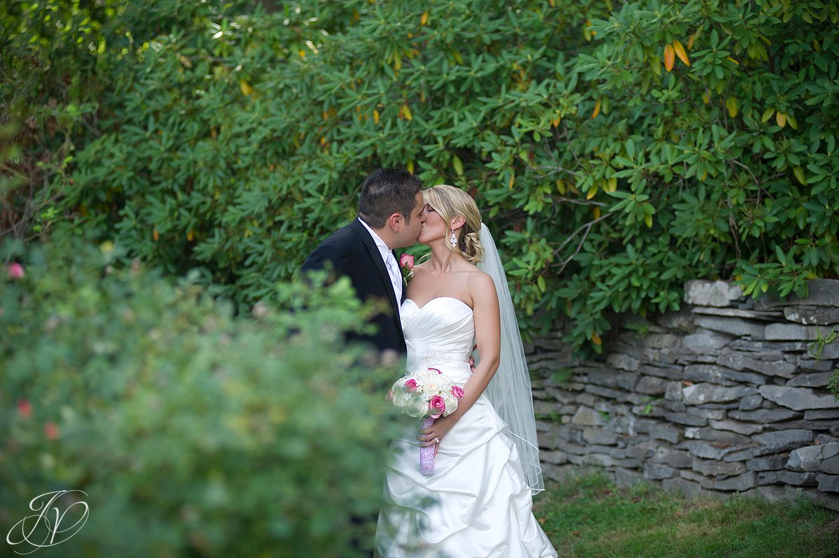 bride and groom, schenectady rose garden, Schenectady Wedding Photographer, Waters Edge Lighthouse
