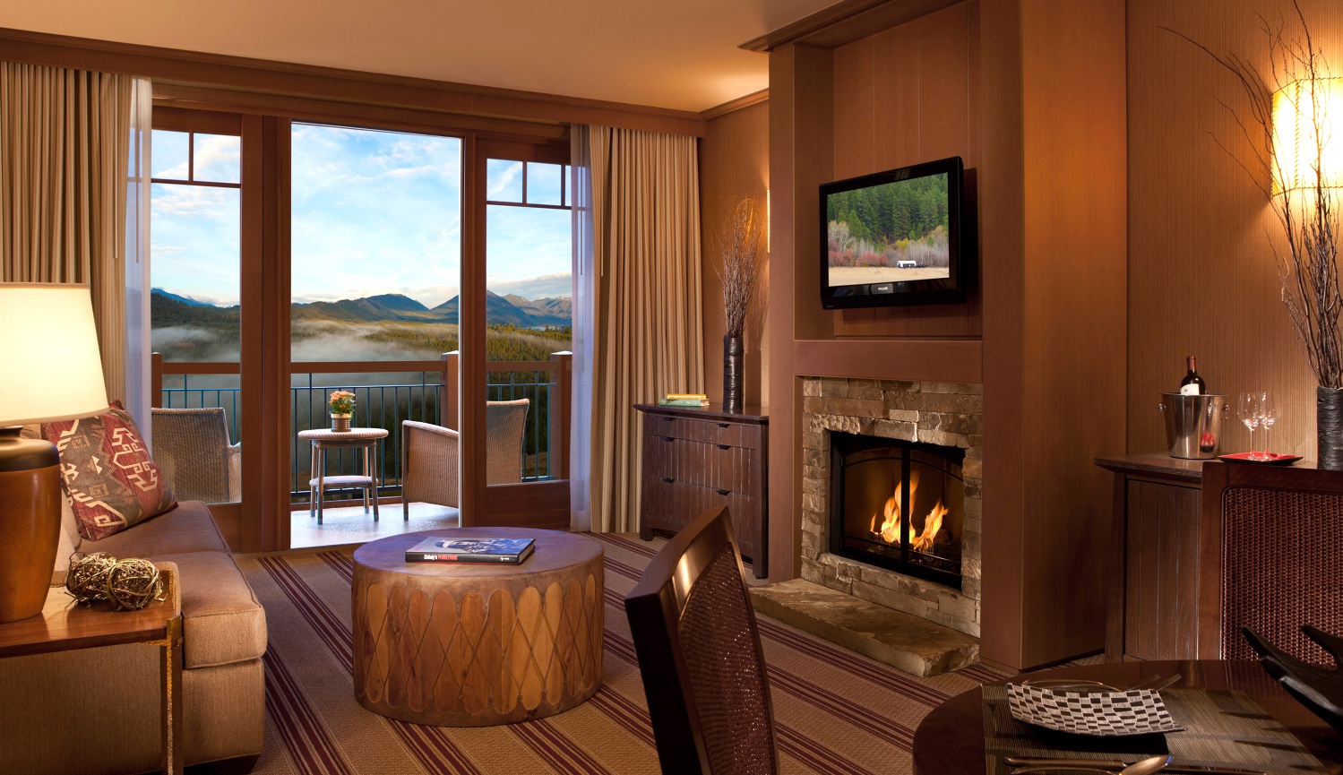 Cozy well decorated style Guest room with stone fireplace roaring fire and outside deck overlooking the beautiful mountains of Washington State.