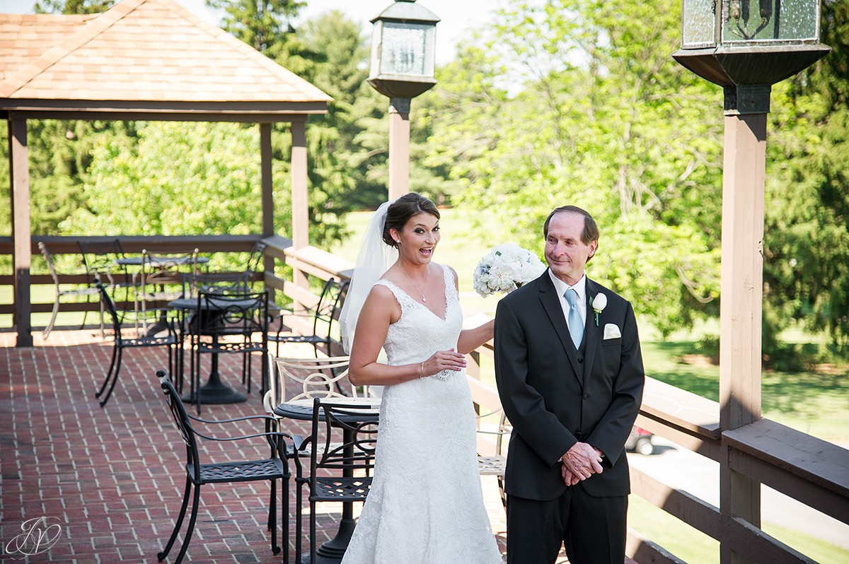 wedding first look with dad at Shenandoah valley golf club