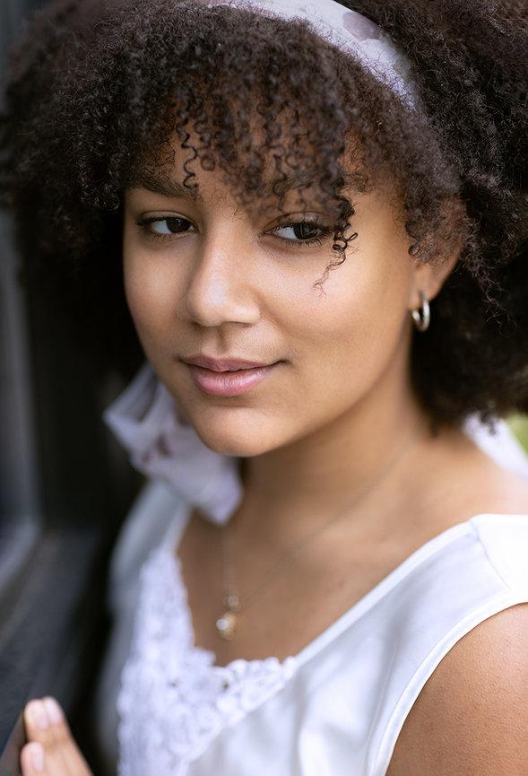 High school senior close-up portrait of a young woman, photographed with natural light and soft constant lighting for a luminous and refined look