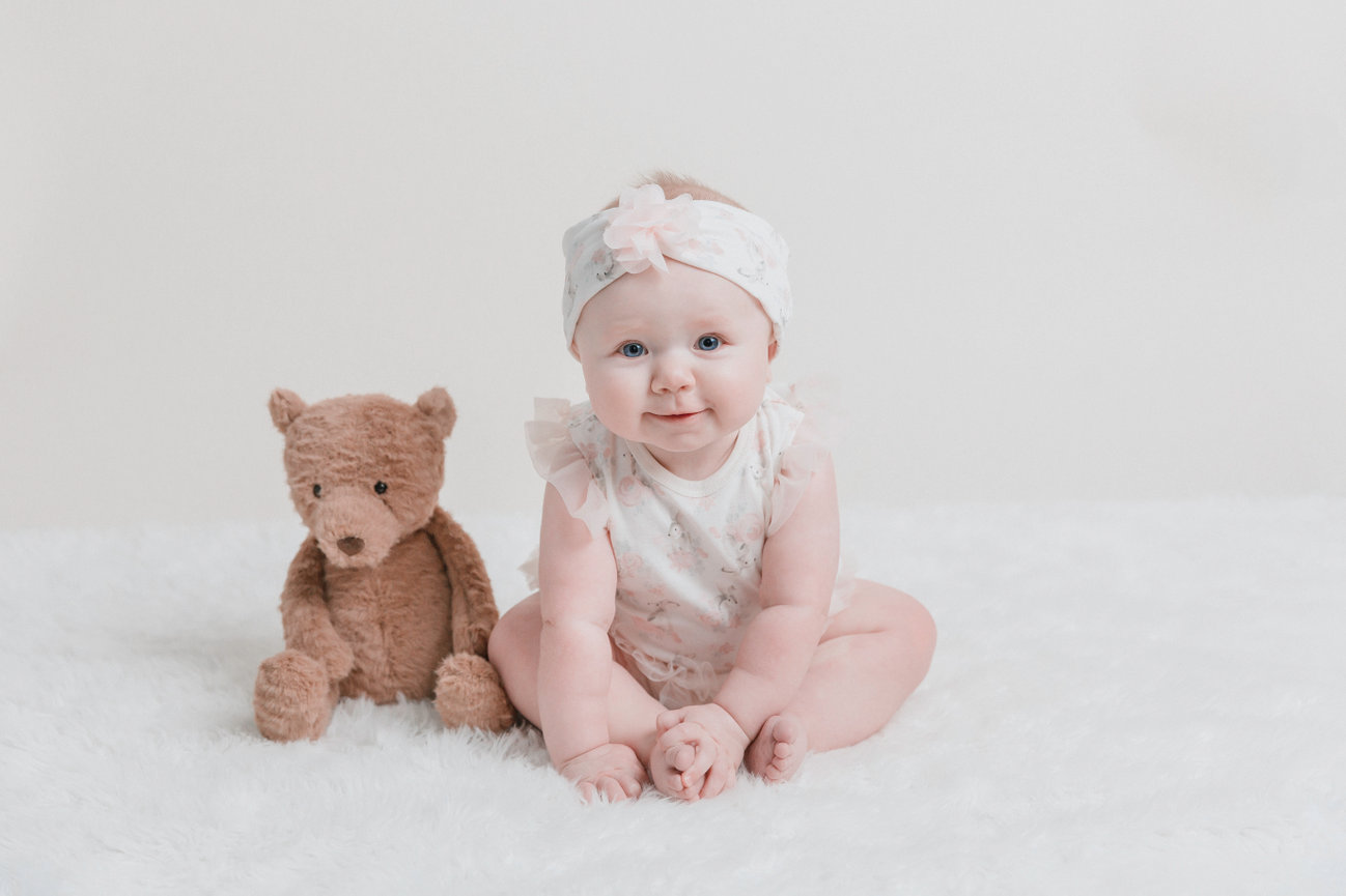 6 month old girl photoshoot, milestone photography, children's photographer, in studio photoshoot, la crosse wisconsin photographer, onalaska wisconsin photographer