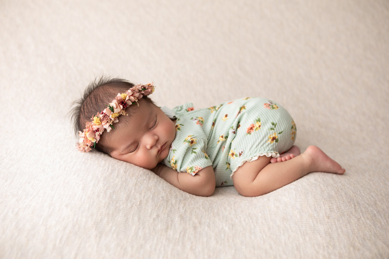 ontario ca newborn photographer,ontario ca newborn photography, ontario studio photographer, Ontario newborn photography, ontario maternity session, ontario baby photo session, ontario cake smash photographer,