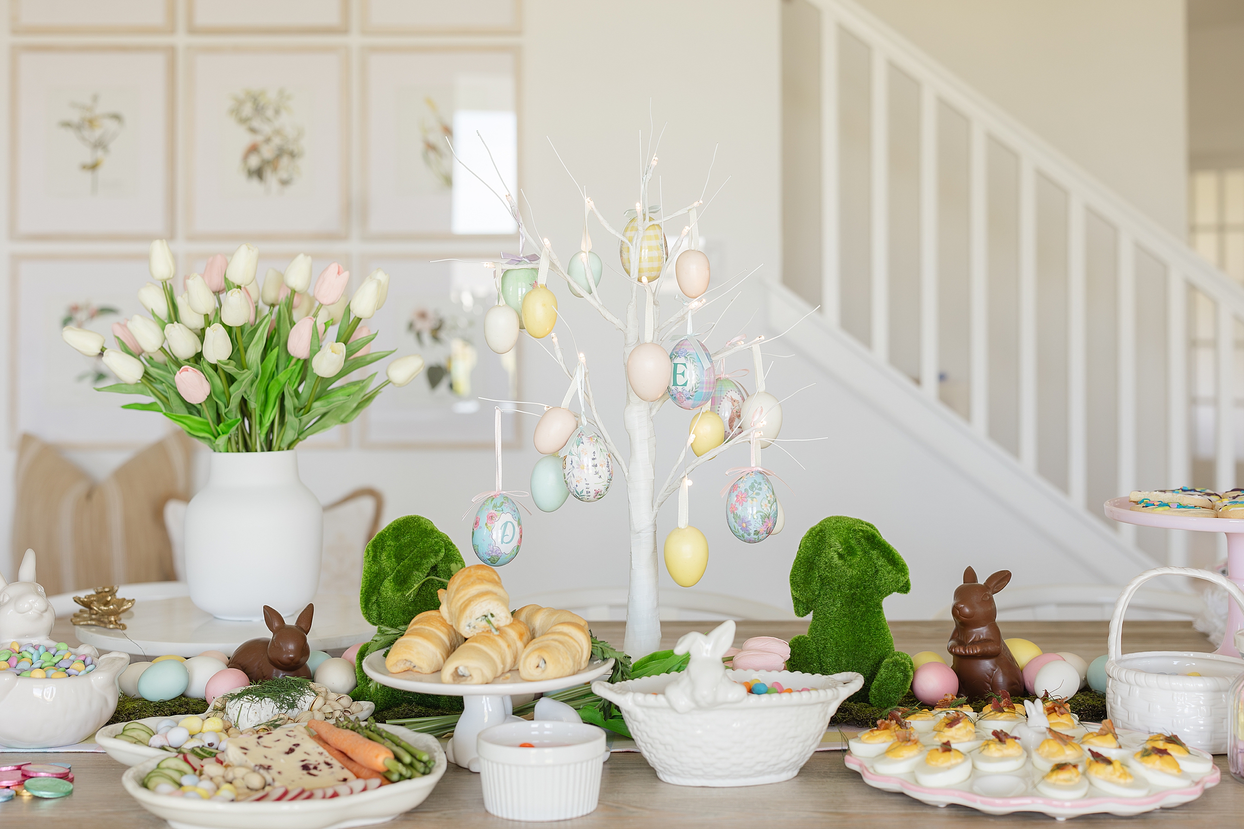 A pastel spring inspired table set for Easter.