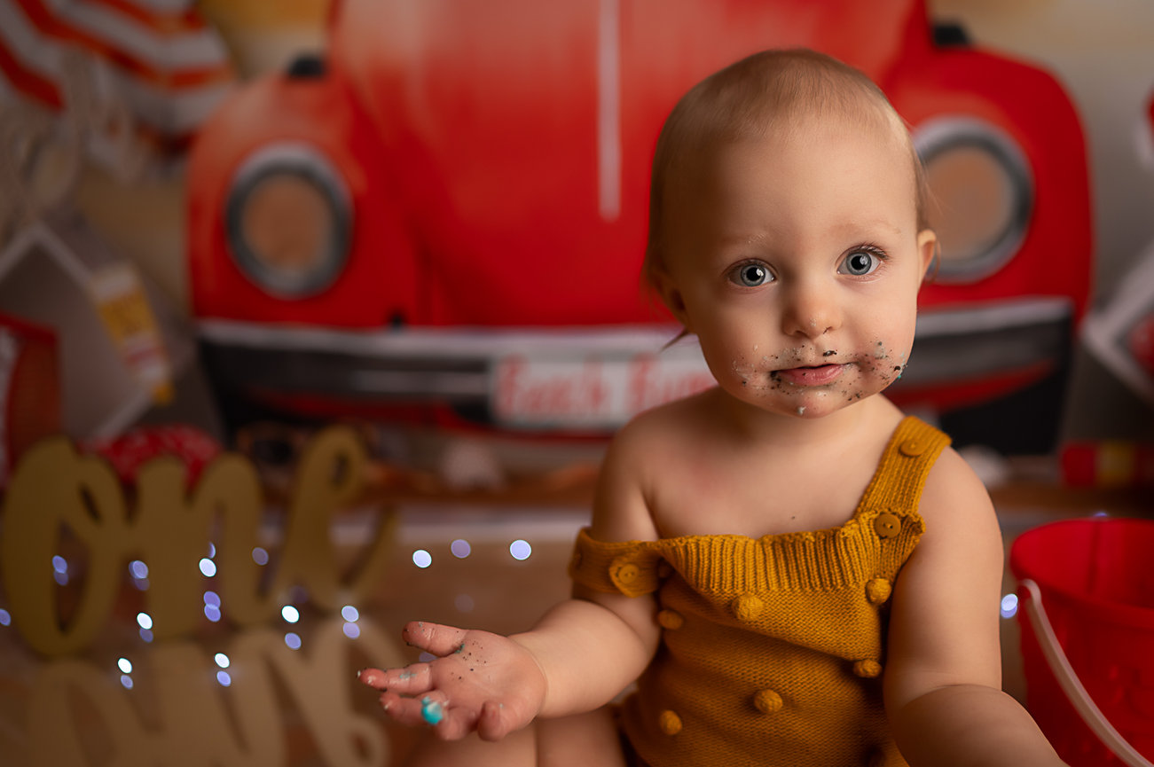 Cake smash session Onalaska Wisconsin Photographer