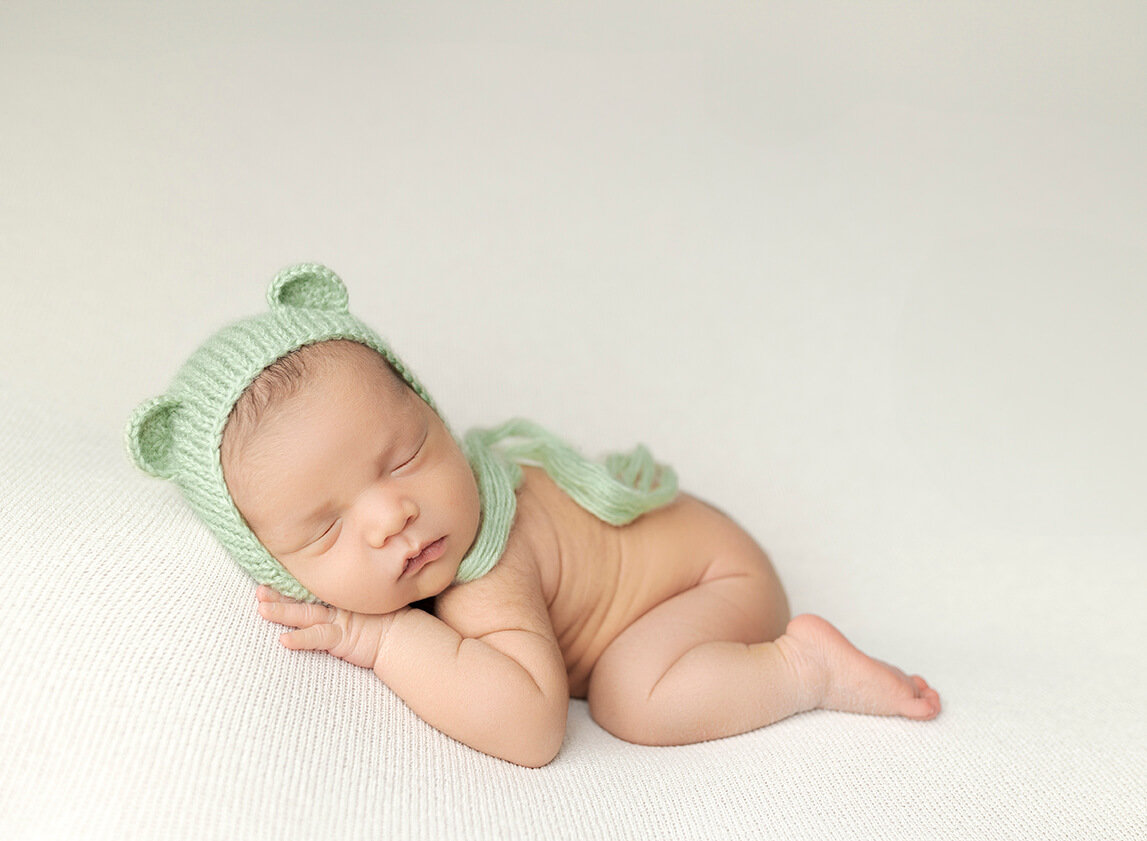 best Bloomington newborn photographer, newborn photography near me, Bloomington newborn portrait studio