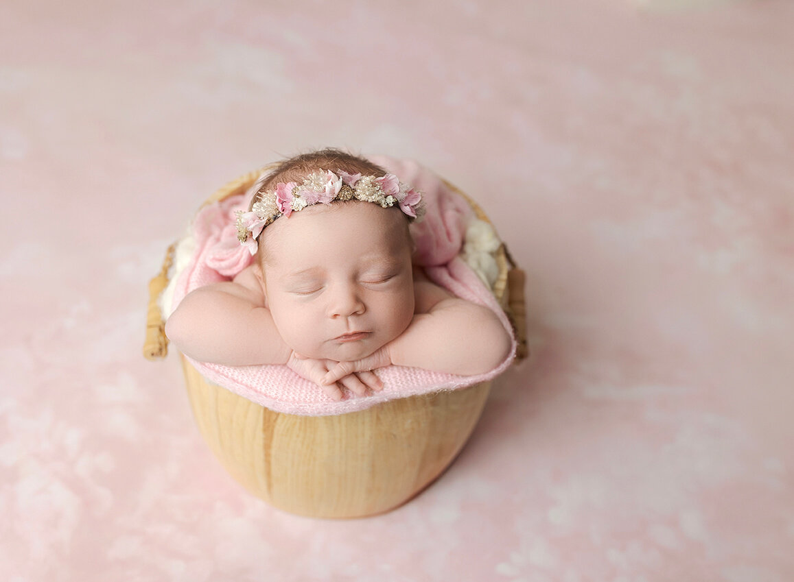 best Dahinda newborn photographer, newborn photography near me Dahinda, newborn portrait studio Dahinda IL