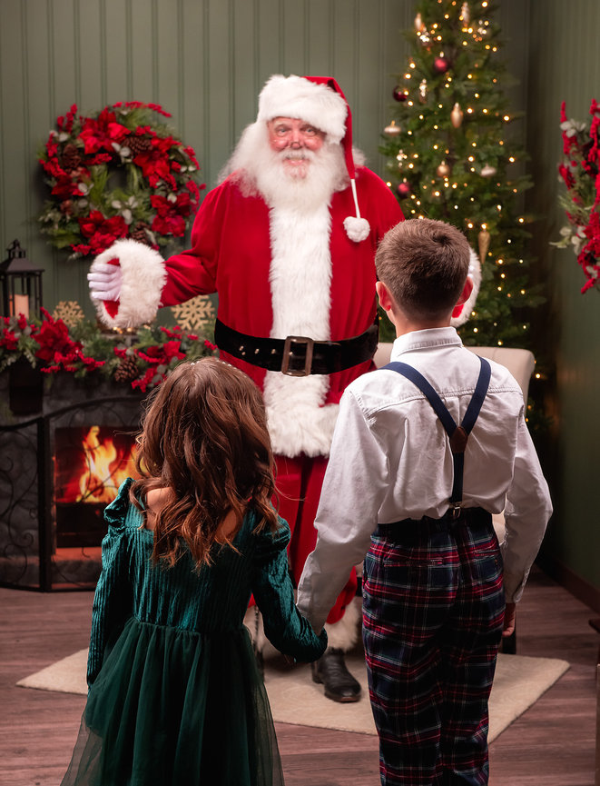 Santa-photos-Clovis-Fresno-studio-2025-experience-04