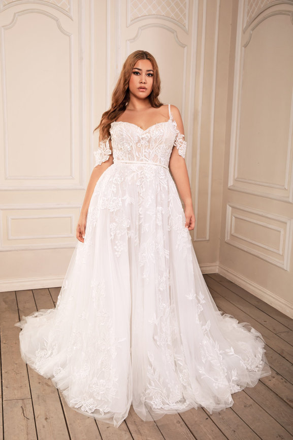 33 Plus Size Wedding Dresses For Your Dreams To Come True | Plus wedding  dresses, Wedding dresses plus size, Curvy wedding dress