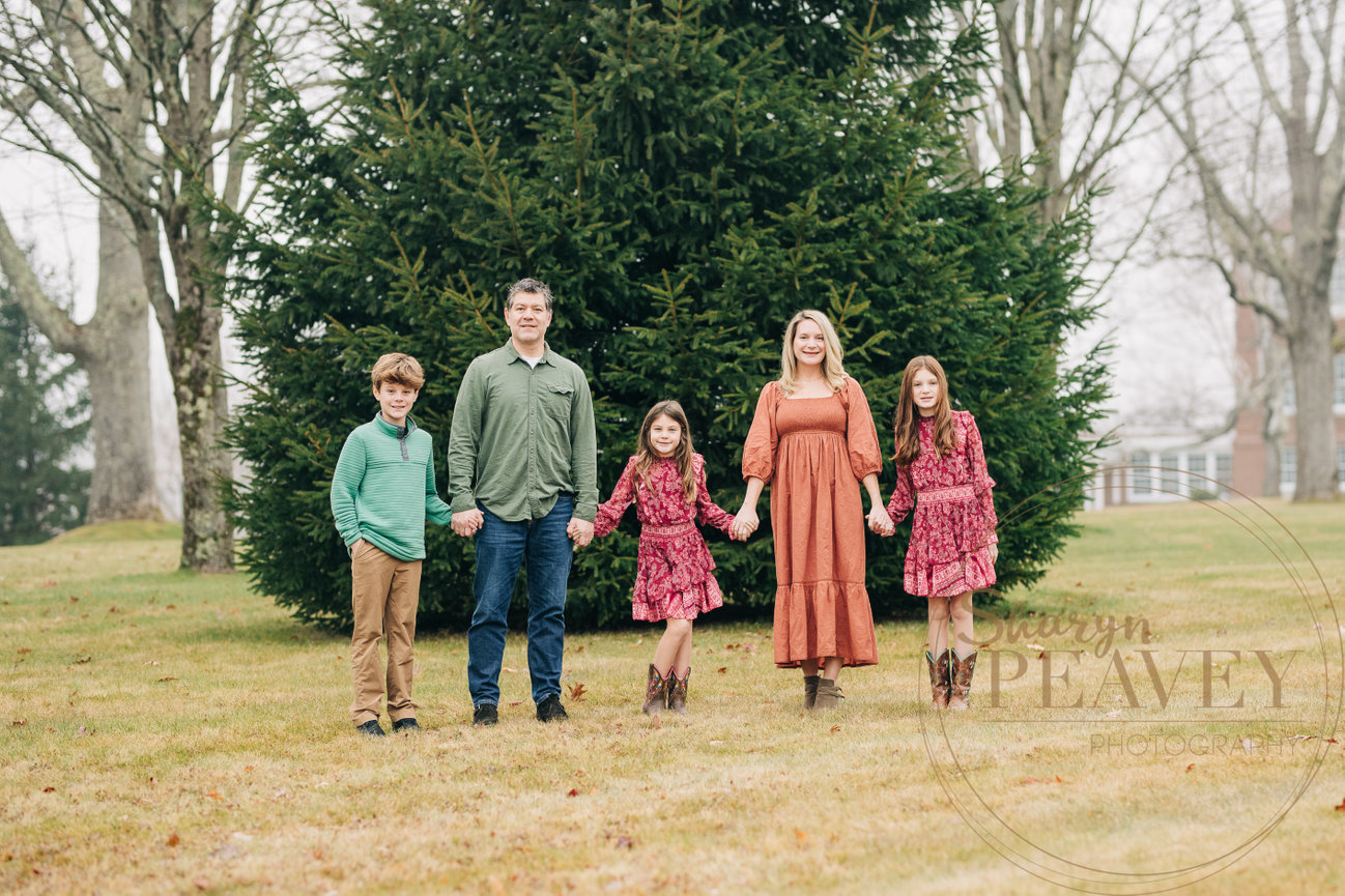 What to Wear: Winter & Holiday Family Outfit Ideas - Sharyn Peavey  Photography