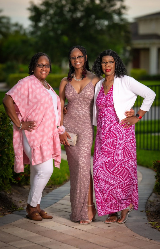 Creative1Photos creates lasting visual content in St. Cloud, FL that small businesses and families can enjoy for years to come.