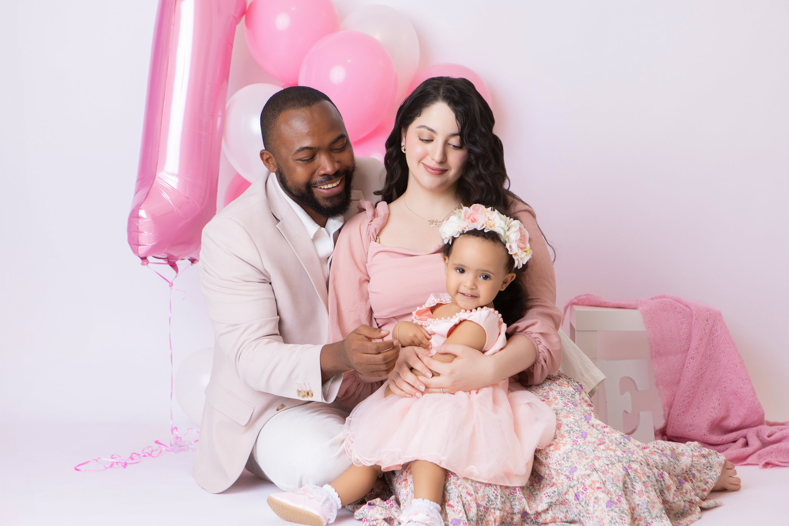 Calgary cake smash photography pink balloons tulle and bubbles first birthday session photo 10